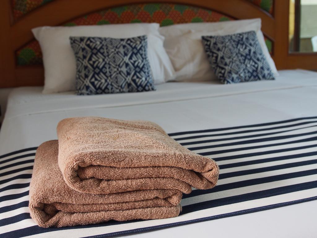 Waree'S Guesthouse Bãi biển Kata Ngoại thất bức ảnh