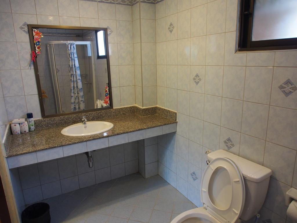 Waree'S Guesthouse Bãi biển Kata Ngoại thất bức ảnh
