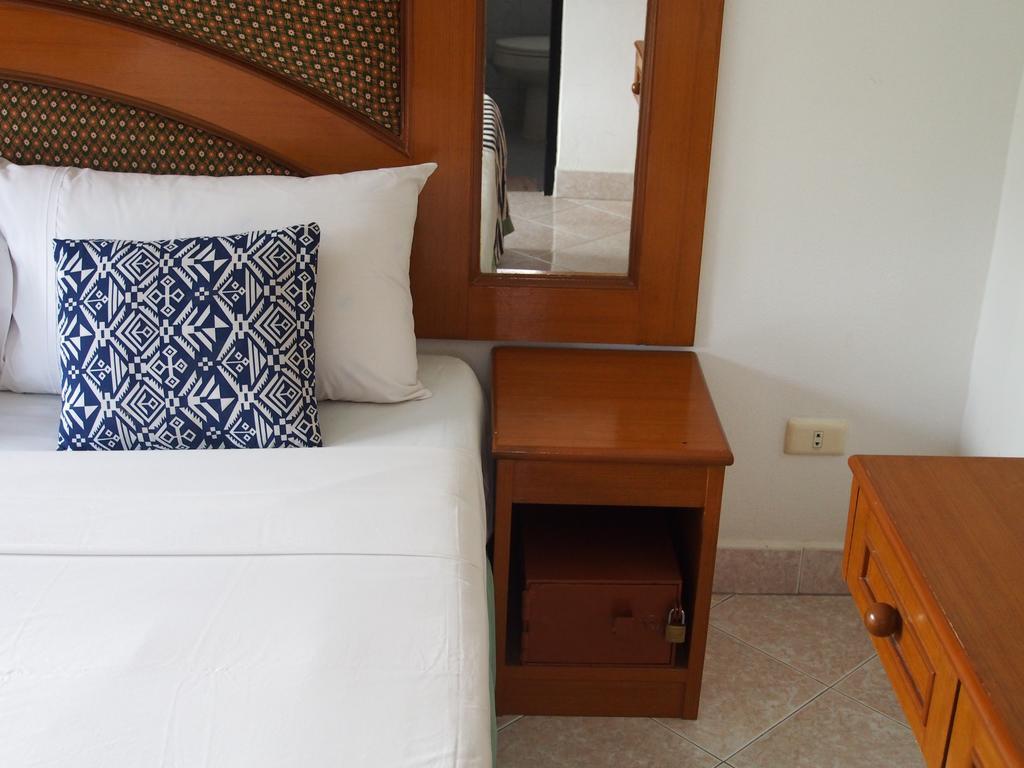 Waree'S Guesthouse Bãi biển Kata Ngoại thất bức ảnh