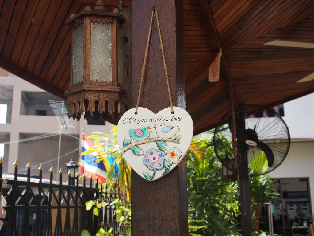 Waree'S Guesthouse Bãi biển Kata Ngoại thất bức ảnh