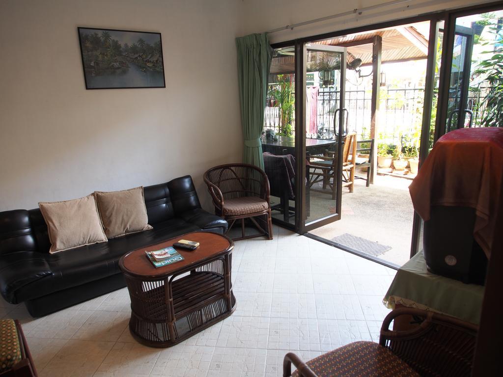 Waree'S Guesthouse Bãi biển Kata Ngoại thất bức ảnh