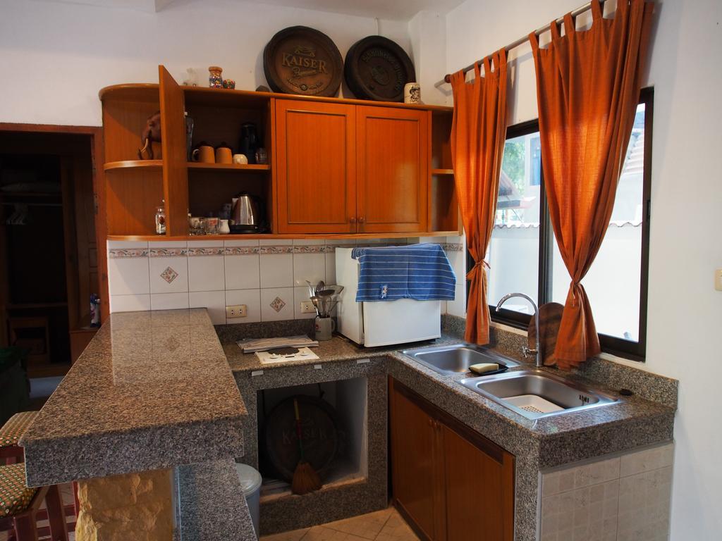 Waree'S Guesthouse Bãi biển Kata Ngoại thất bức ảnh