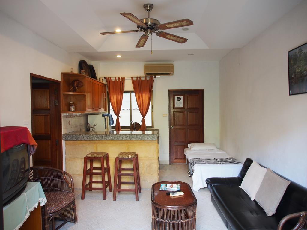 Waree'S Guesthouse Bãi biển Kata Ngoại thất bức ảnh