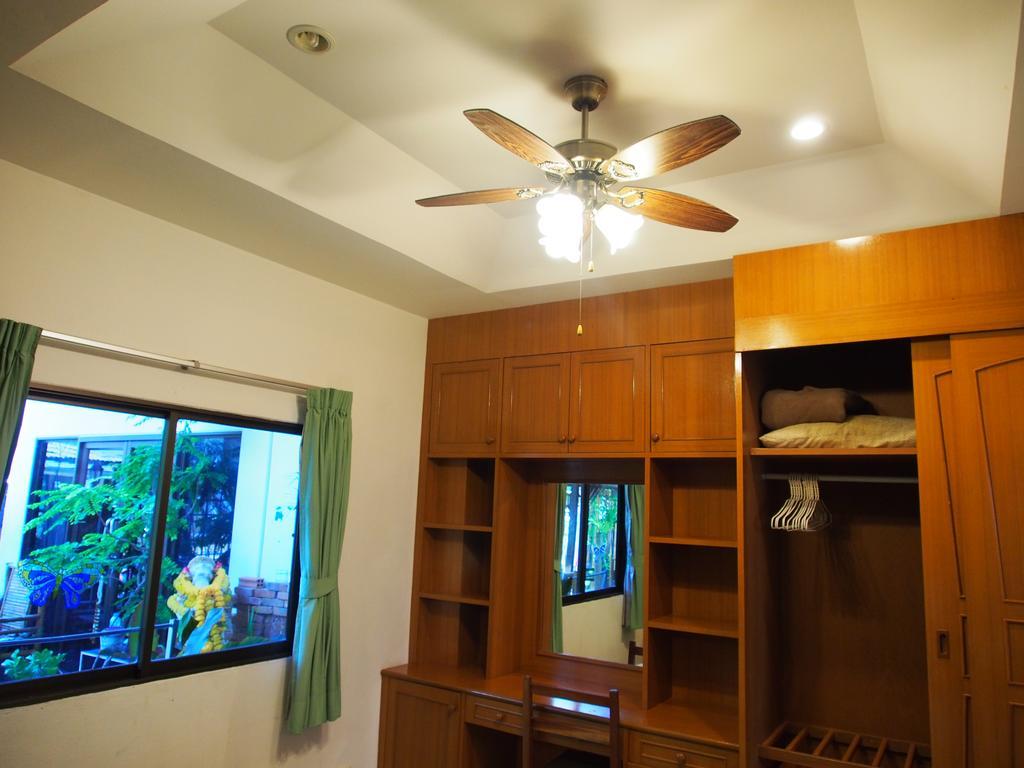 Waree'S Guesthouse Bãi biển Kata Ngoại thất bức ảnh