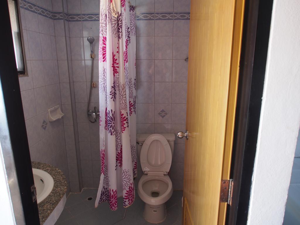Waree'S Guesthouse Bãi biển Kata Ngoại thất bức ảnh