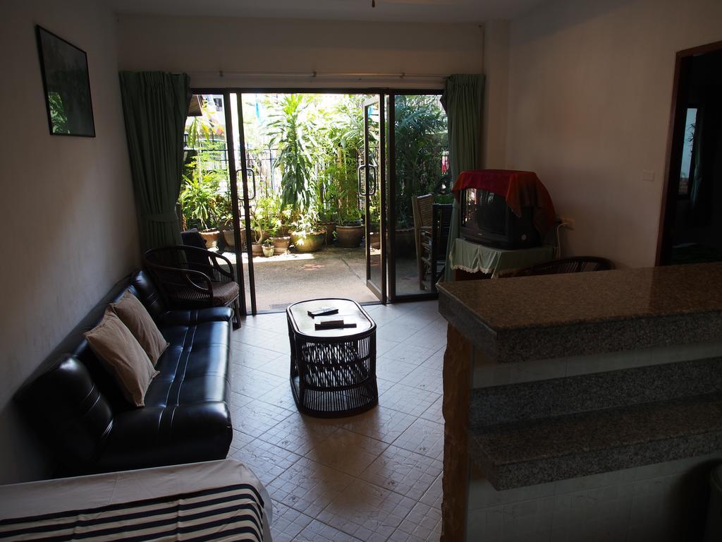 Waree'S Guesthouse Bãi biển Kata Ngoại thất bức ảnh