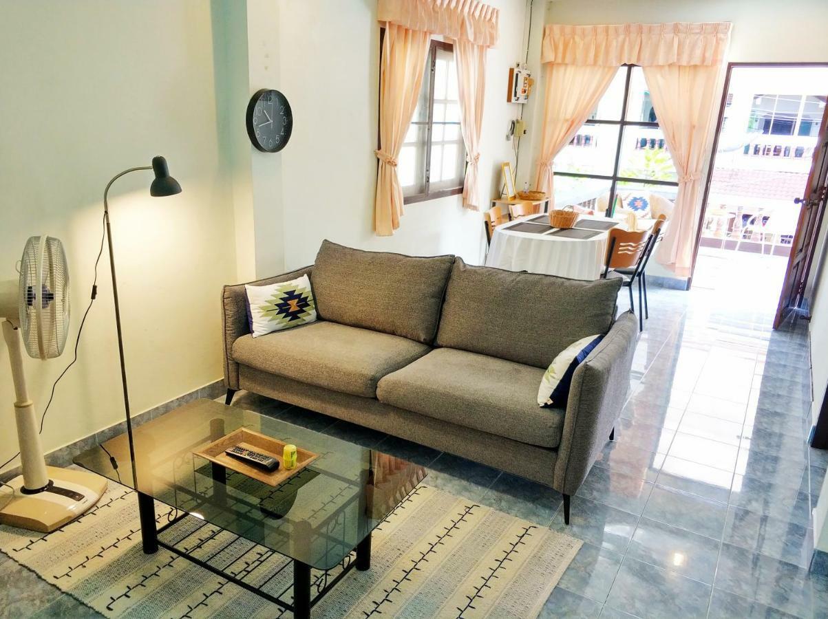 Waree'S Guesthouse Bãi biển Kata Ngoại thất bức ảnh