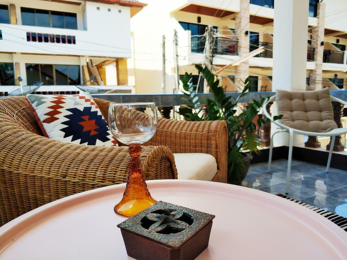 Waree'S Guesthouse Bãi biển Kata Ngoại thất bức ảnh